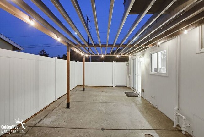 Building Photo - Stunningly Renovated 3Bdm 2Ba Home + Casita in Poway!