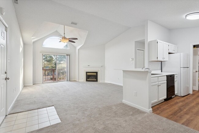 Building Photo - 2BR/2BA Condo Near Langley AFB