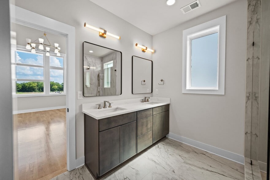 Building Photo - 2521 W Heiman St