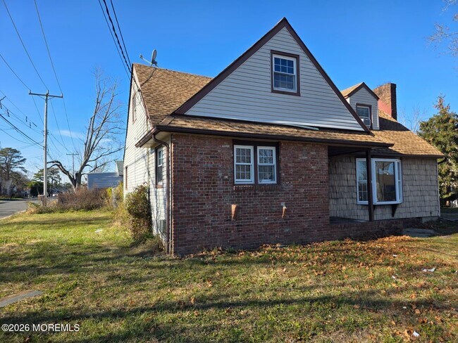 Building Photo - 6 4th St