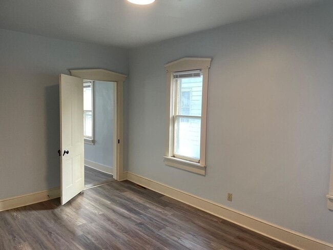 Building Photo - 146 E Main St