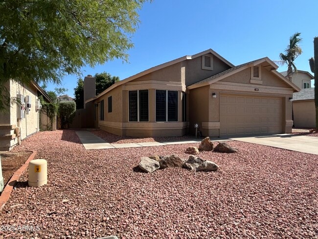 Primary Photo - 3101 E Siesta Ln