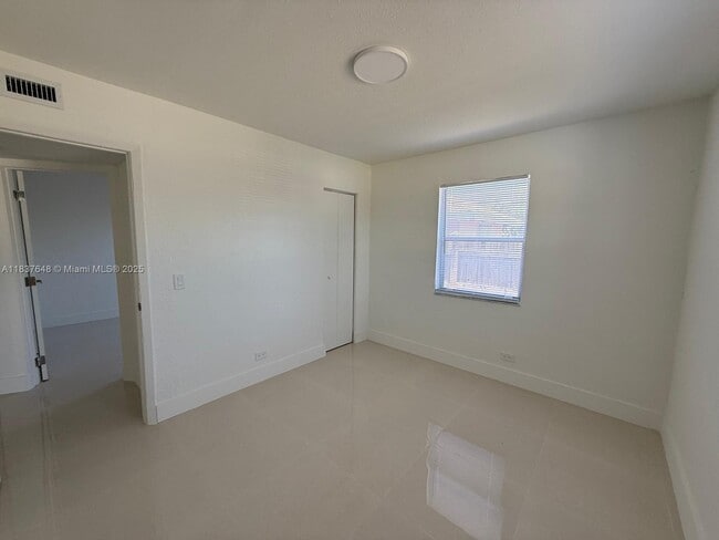 Building Photo - 1494 W 34th St
