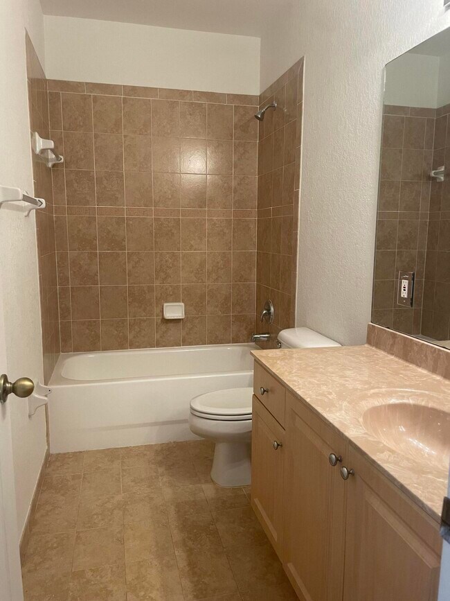 Building Photo - 5187 SE Mariner Garden Cir