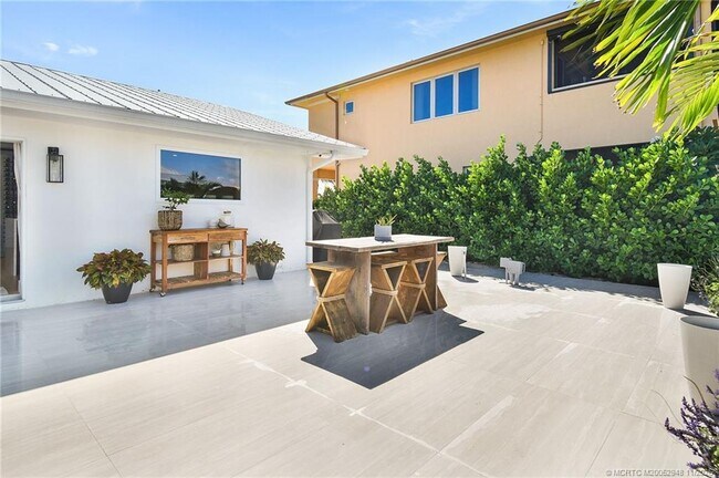 Building Photo - 1425 SW Egret Way