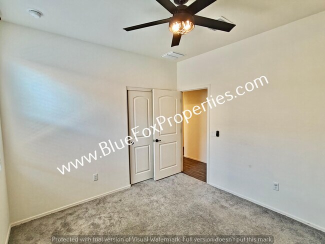 Building Photo - 7926 S Golden Bell Dr
