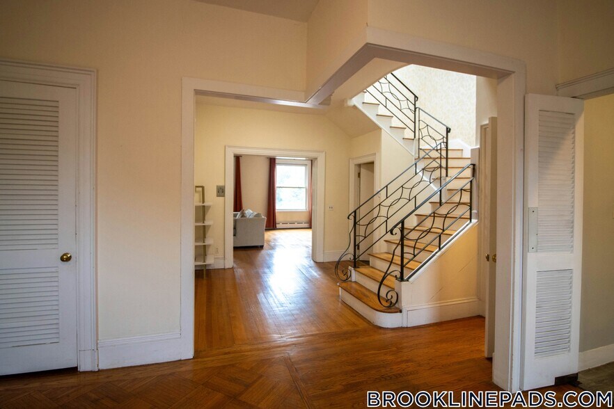Building Photo - 1712 Beacon St