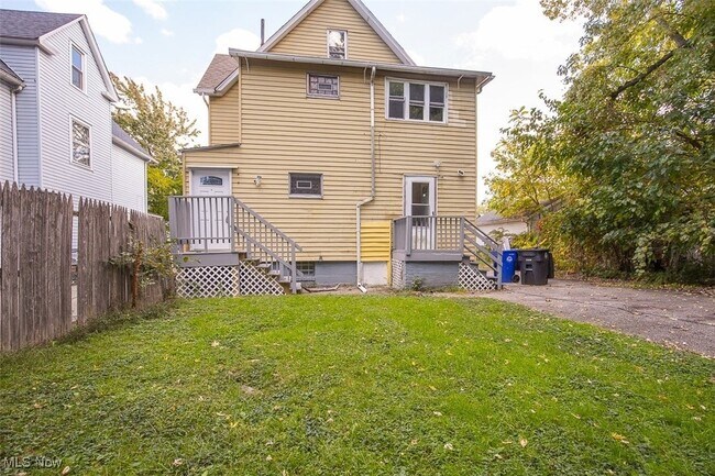 Building Photo - 844 E 154th St