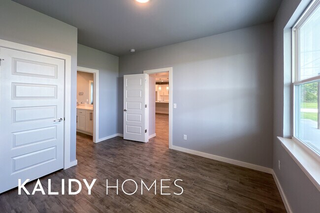 Building Photo - 12624 E Hefner Rd