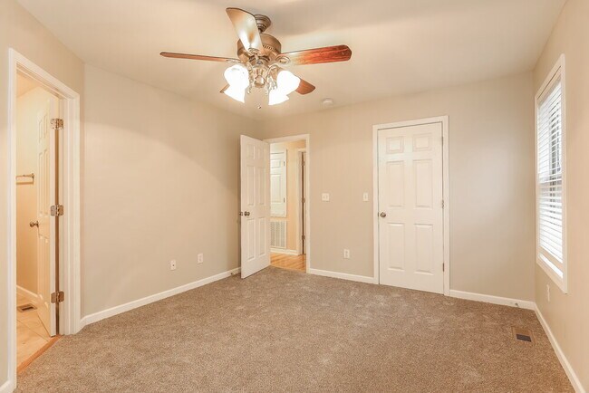 Building Photo - 110 Spring Glade Cir