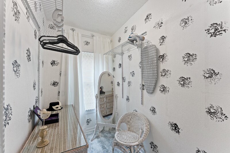 Building Photo - 914 8th St N