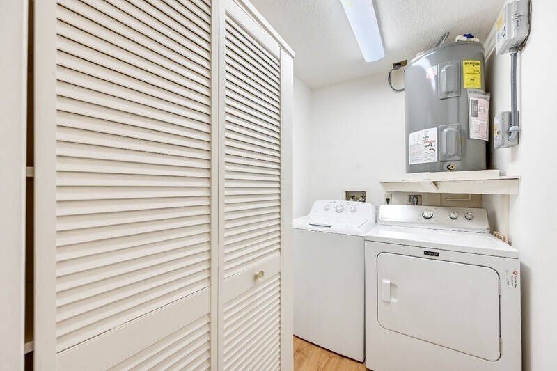 Building Photo - 1624 Whitehead Dr