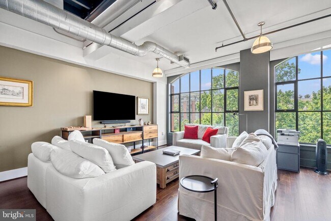 Building Photo - 1600 Clarendon Blvd