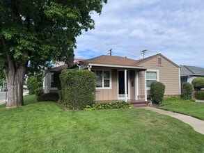 Building Photo - 562 Lagomarsino Way