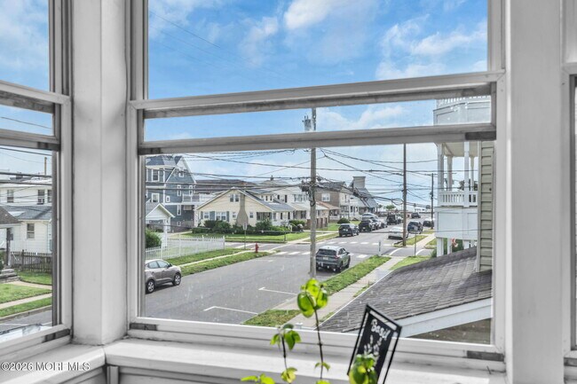 Building Photo - 117 18th Ave