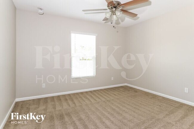 Building Photo - 2219 SW Haycraft Cir