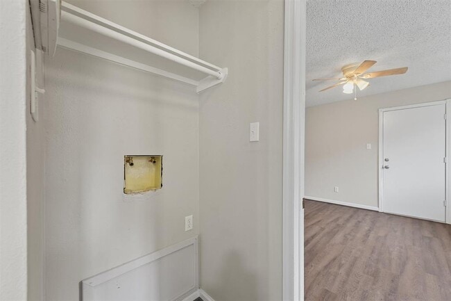 Building Photo - 7103 Foxway Ln