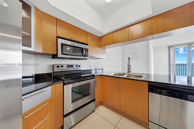 Building Photo - 1750 N Bayshore Dr