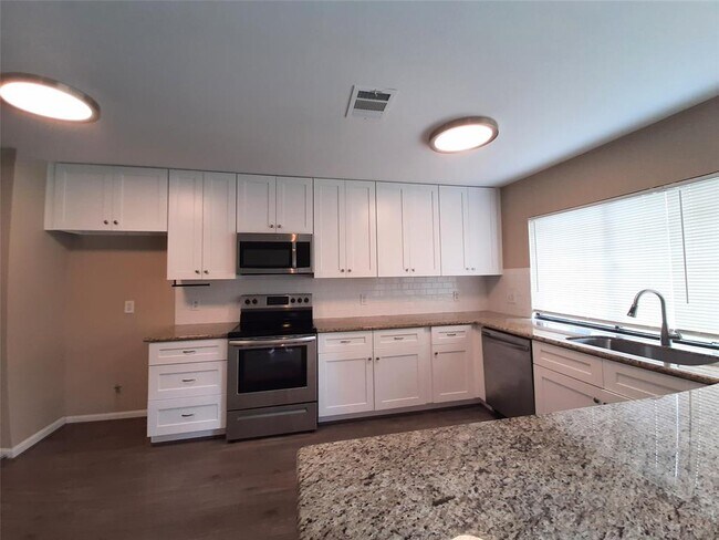 Building Photo - 18214 Mantana Dr