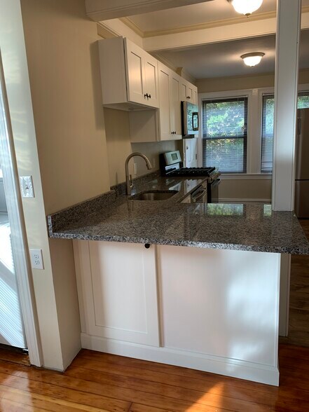 Kitchen with breakfast bar - 205 Standish Ave