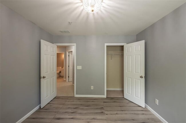 Building Photo - 331 Balaban Cir