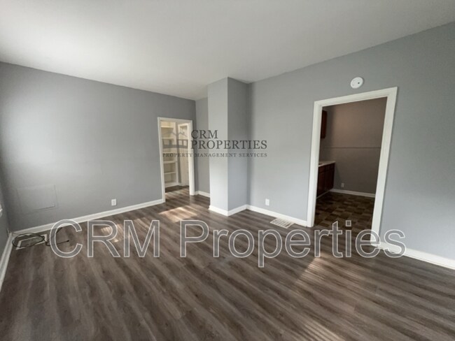 Building Photo - 510 E Morgan St