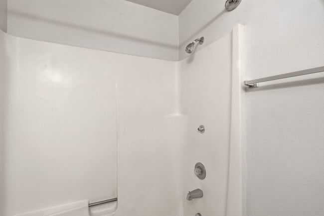 Building Photo - 13121 E Skyview Ave