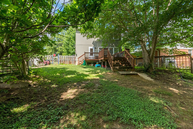 Building Photo - Walkable Carrboro Living — 3BR Home with L...