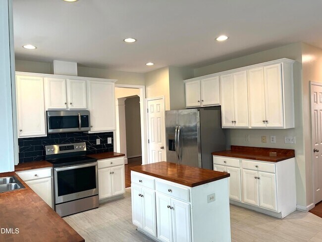 Building Photo - 1020 Delta River Way