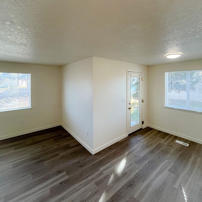 Building Photo - 3185 S Apple St