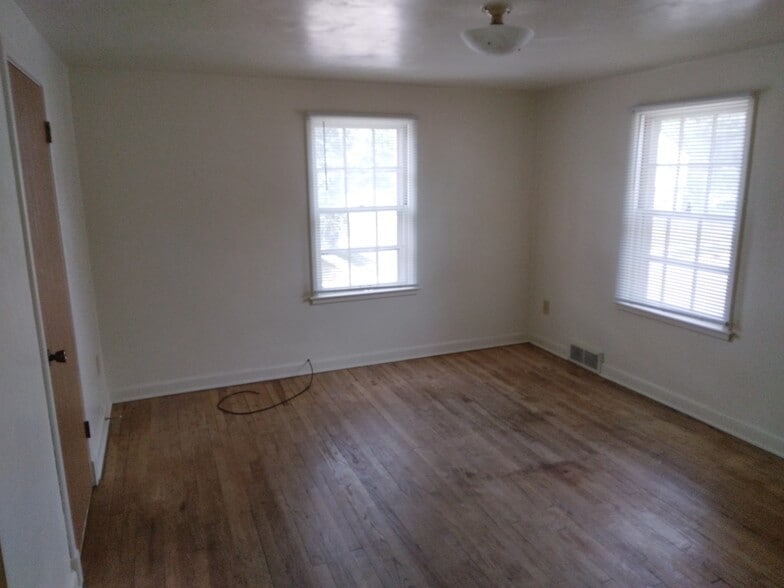 Building Photo - 1230 Harding Ave