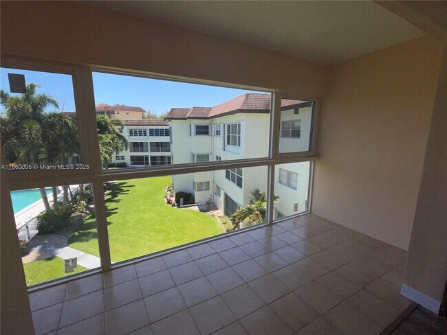 Building Photo - 4200 Crystal Lake Dr