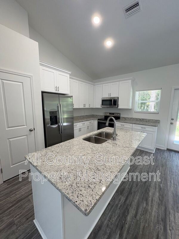 Building Photo - 535 Sunset Dr