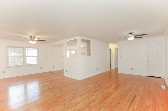 Building Photo - Elizabeth Lake Estates