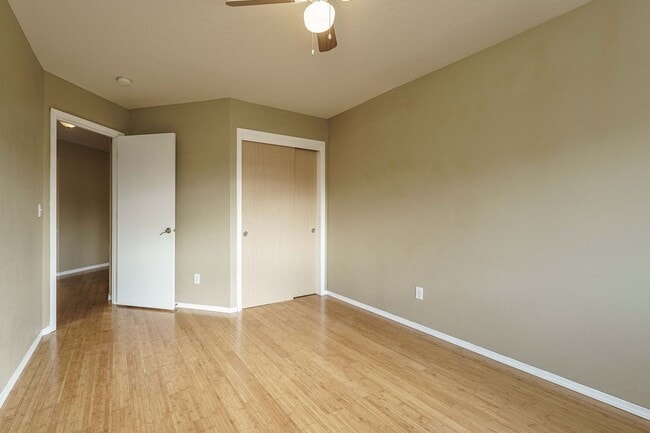 Building Photo - $500 Move In Special  4 Bedroom 2.5 Bath N...