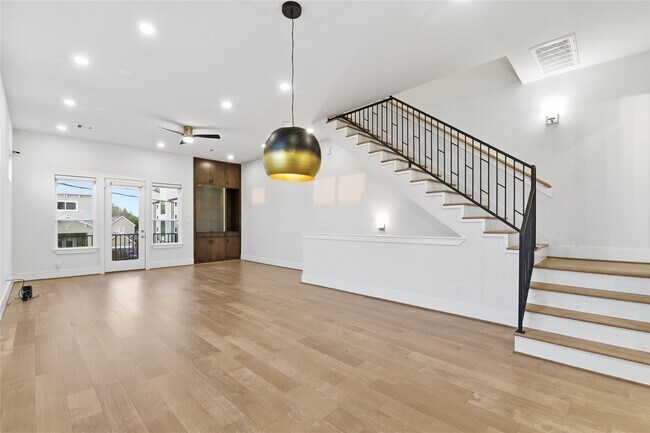 Building Photo - 1236 W 21st St