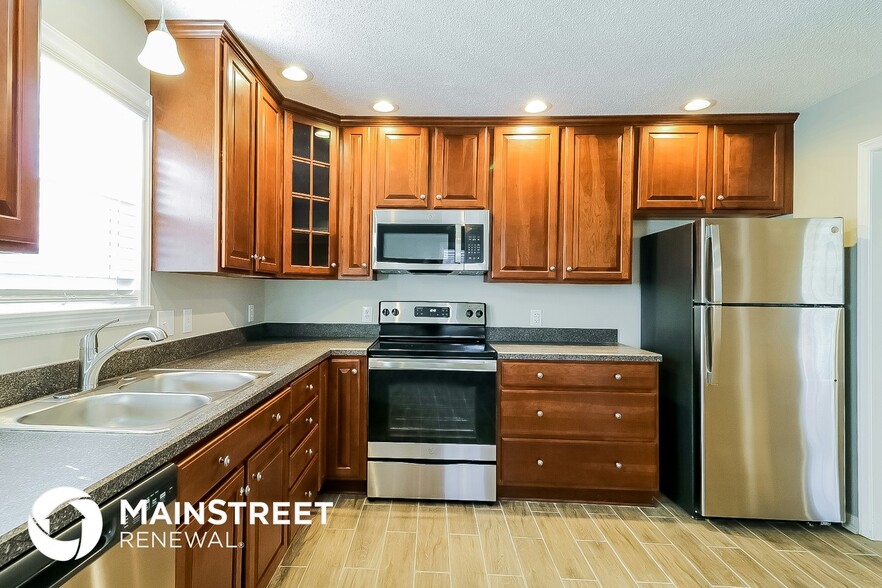 Building Photo - 3613 Cove Dr