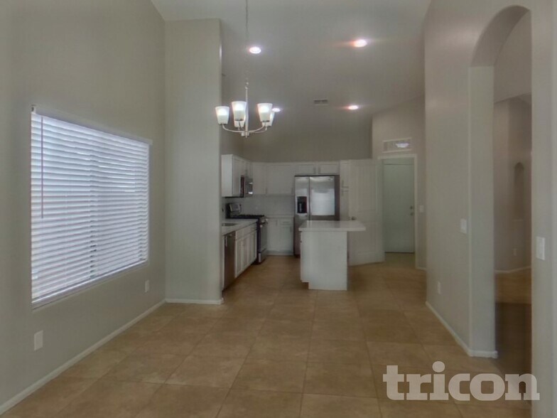 Building Photo - 40907 W Robbins Dr