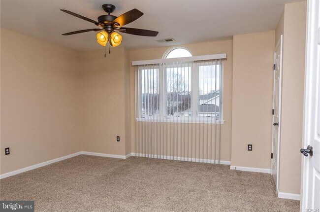 Building Photo - 117 Lakeside Dr