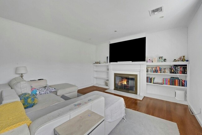 Building Photo - 87 Stebbins Ave