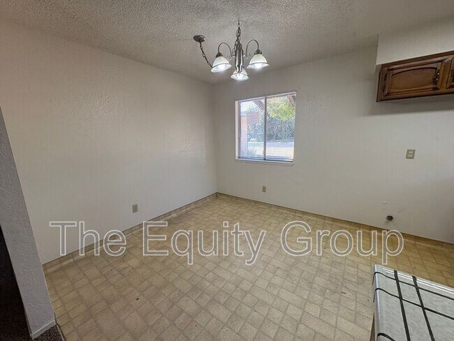 Building Photo - 947 W Seeger Ave