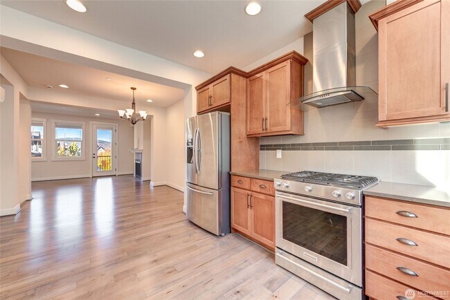 Building Photo - 1313 Brooklyn Walk NE
