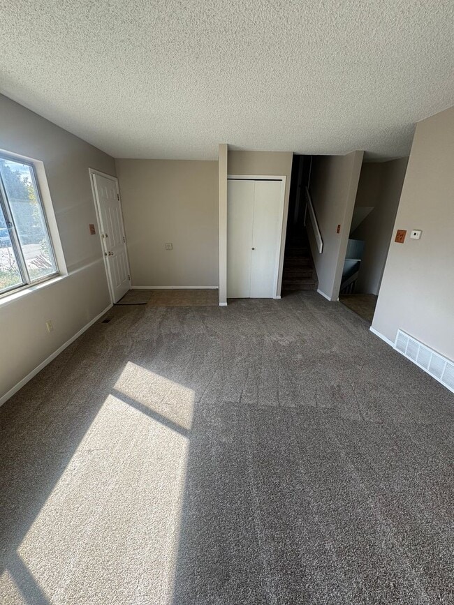 Building Photo - Lovely 3 bedroom 2 bath in North Colorado Springs