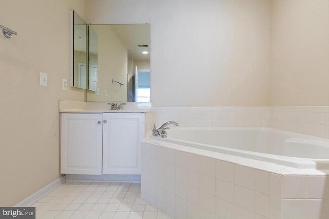 Building Photo - 8857 Ashgrove House Ln
