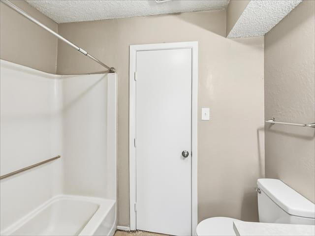 Building Photo - 1006 Bland Dr