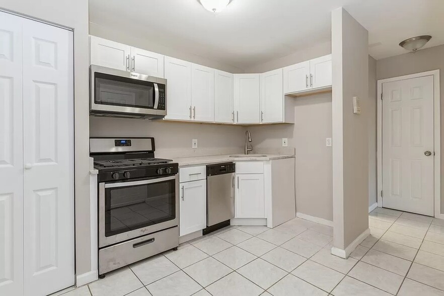 Kitchen - 1353 E 91st St