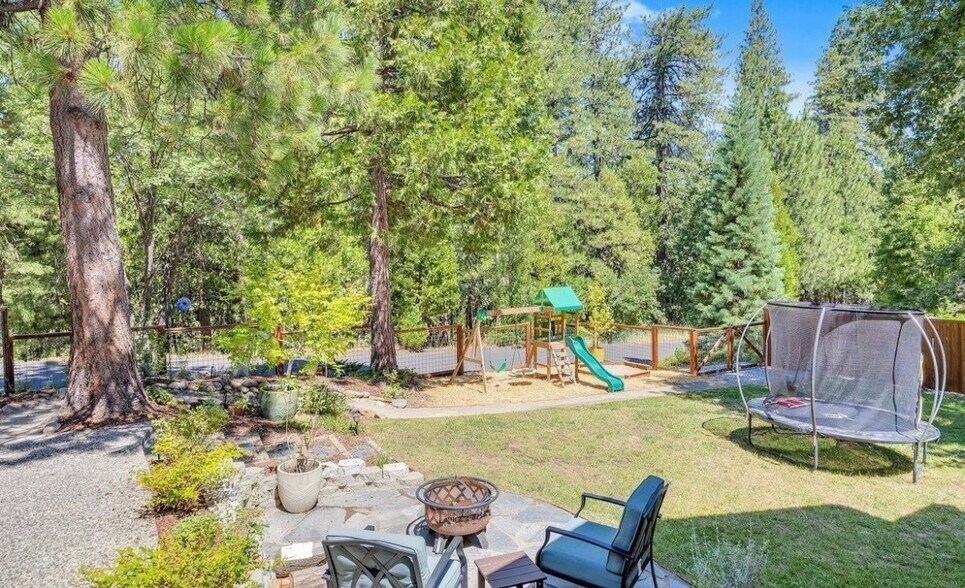 Building Photo - 22689 Cedar Pines Ave