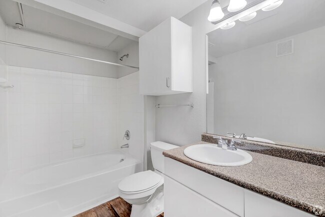 Building Photo - Stylish 2-Bed Home | Prime Location!