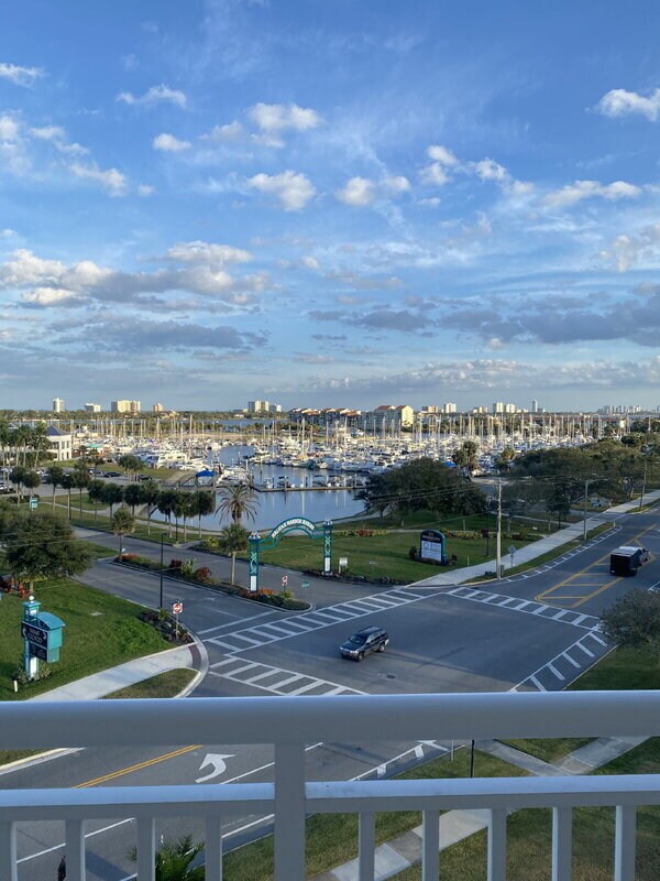 Building Photo - 404 S Beach St