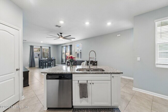 Building Photo - 49 Pasadena Dr